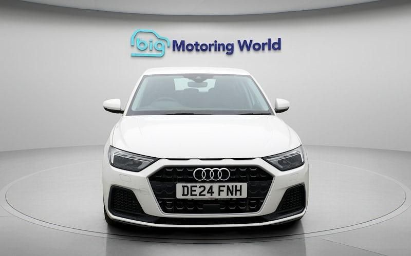 Used Audi A1 Sportback Sport 95 HP (69 kW) 2024 White Hatchback