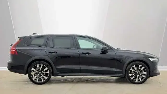 Used Volvo V60 CC 247 HP (181 kW) 2022 Estate