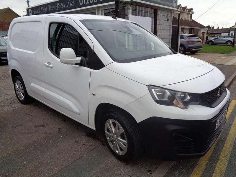 White Used 2019 Peugeot Partner MPV | £6,495 (Expensive) - Image 1/4