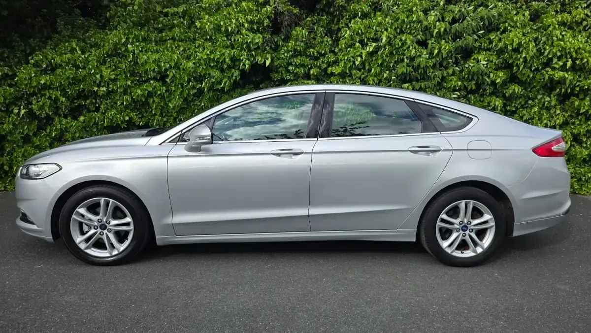 Used Ford Mondeo Zetec 160 HP (117 kW) 2017 Silver Hatchback
