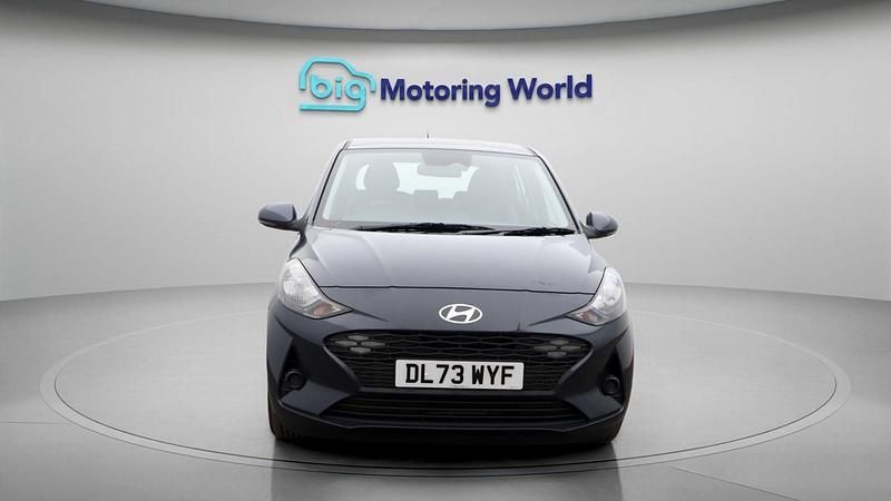 Used Hyundai i10 Advanced 65 HP (47 kW) 2023 Grey Hatchback