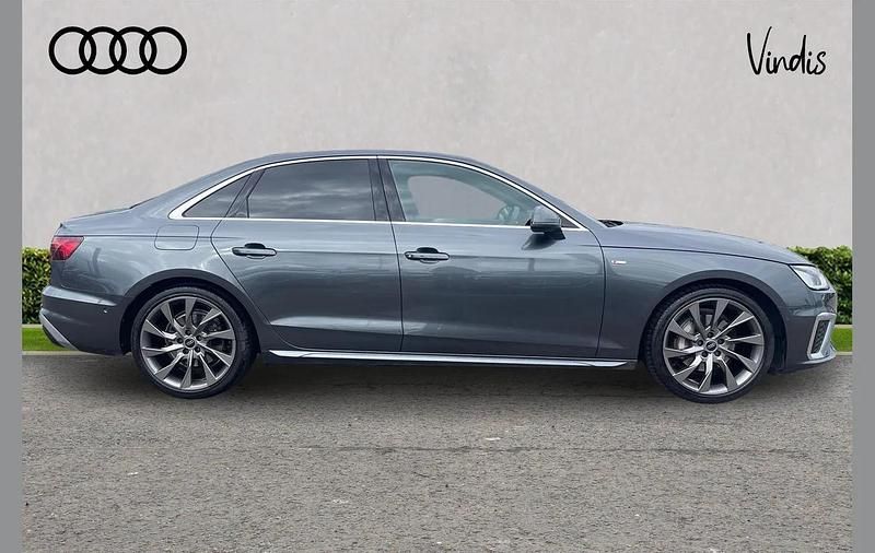 Usado Audi A4 S-Line 200 HP (147 kW) 2024 Cinzento Sedan
