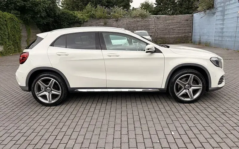 Used Mercedes GLA220 AMG line 177 HP (130 kW) 2018 White SUV