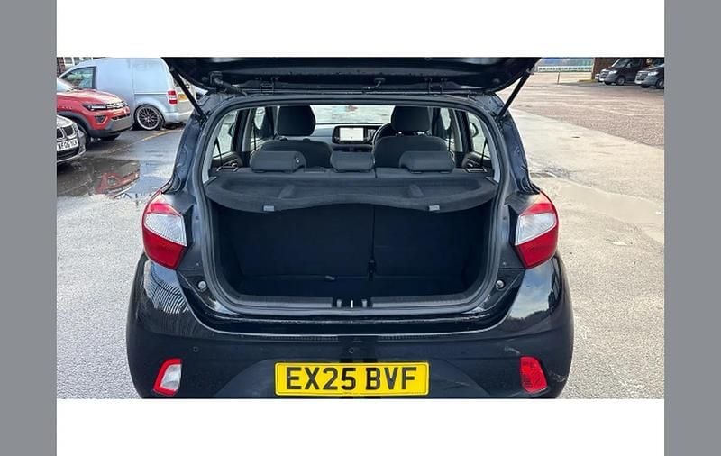 Used Hyundai i10 Advanced 63 HP (46 kW) 2025 Black Hatchback