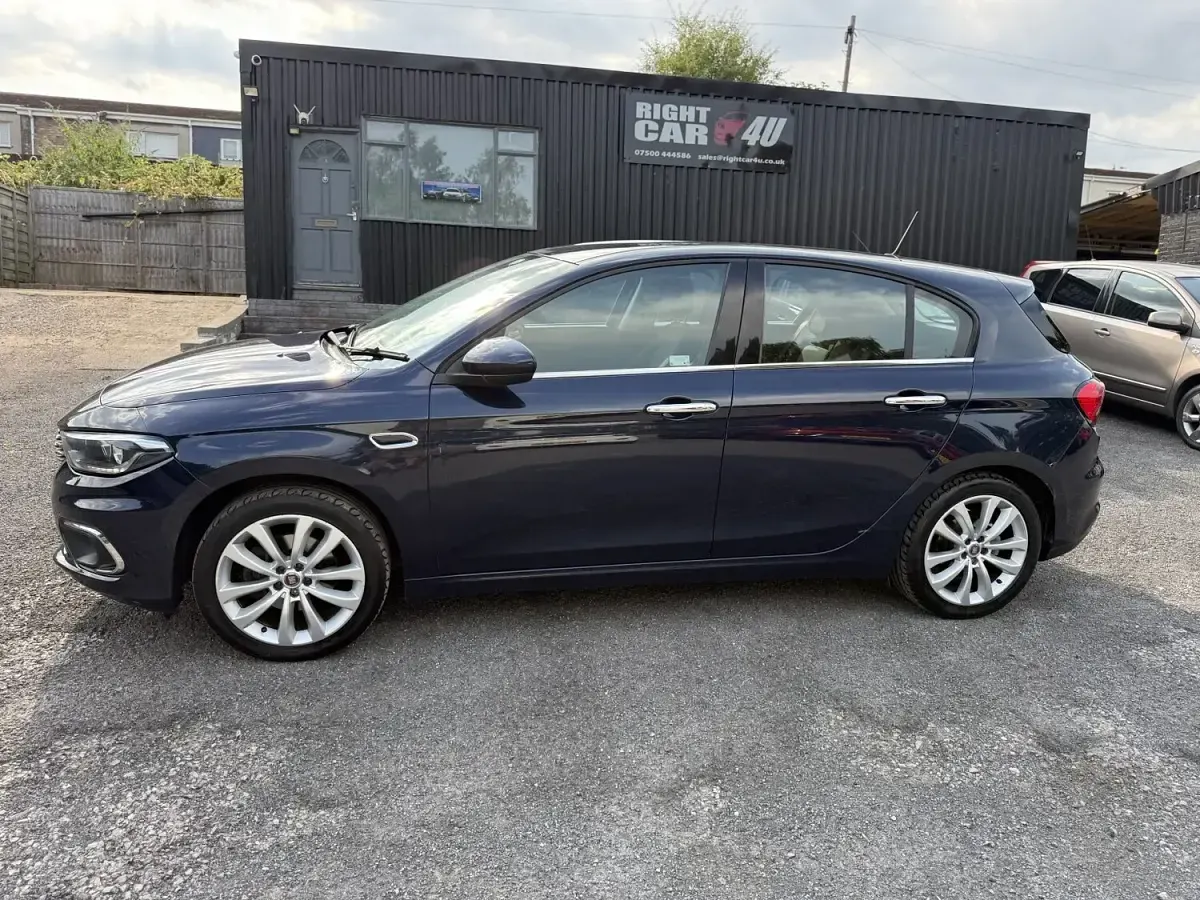 Used Fiat Tipo Lounge 95 HP (69 kW) 2017 Blue Hatchback
