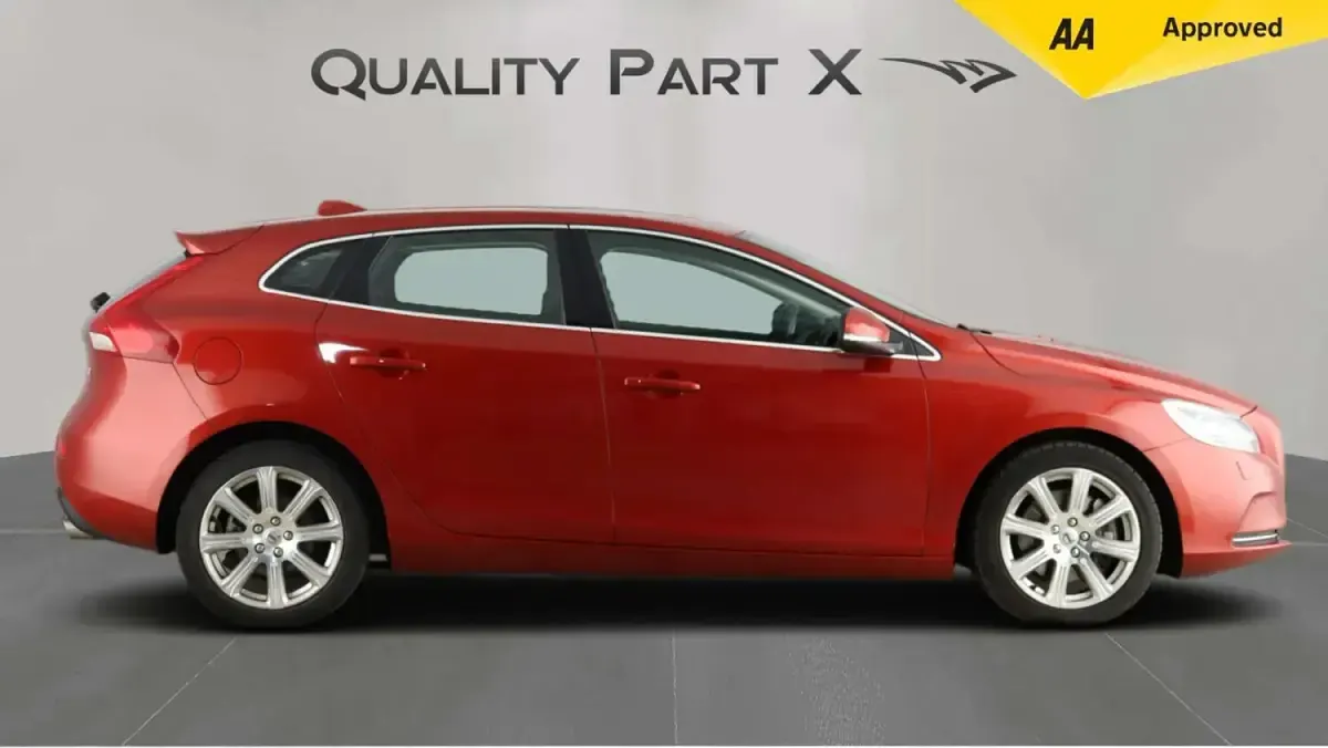 Used Volvo V40 Inscription 152 HP (111 kW) 2019 Red Hatchback