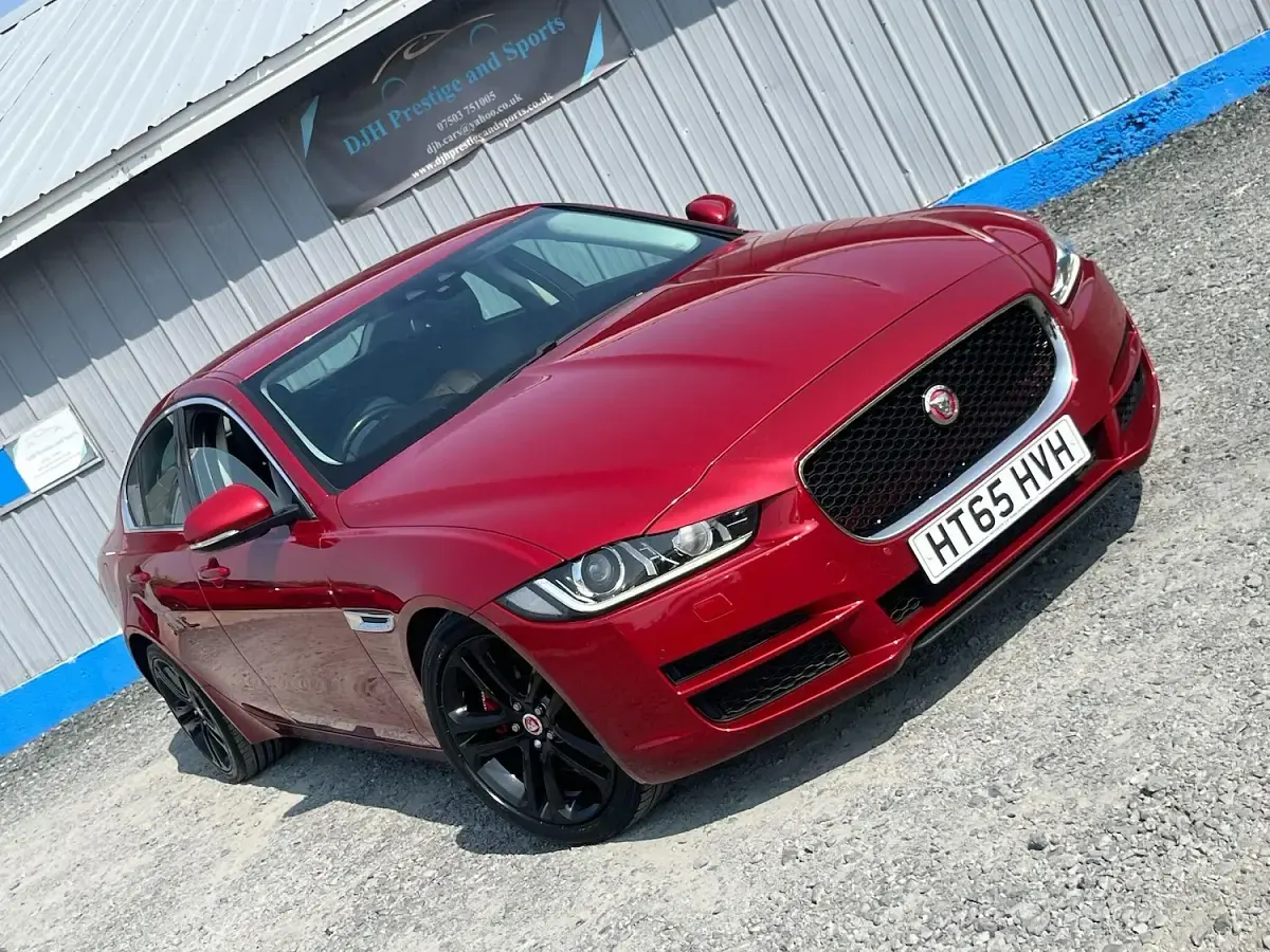 Used Jaguar XE Portfolio 180 HP (132 kW) 2016 Red Sedan