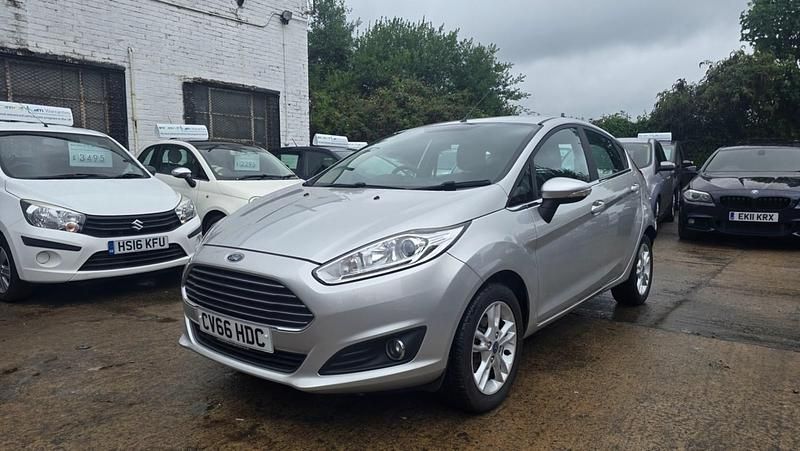 Silver Used 2016 Ford Fiesta Zetec Hatchback | £4,495 (Super price) - Image 1/4