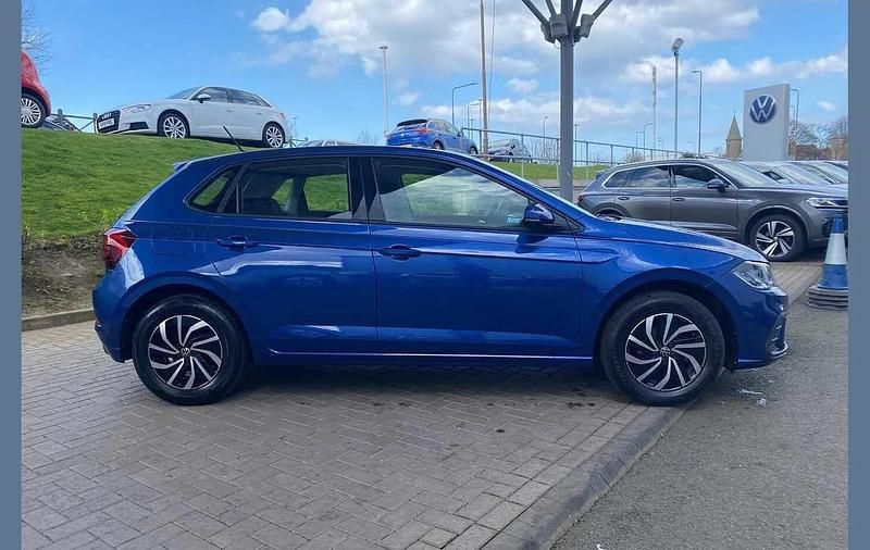 Used VW Polo Life 80 HP (58 kW) 2023 Blue Hatchback