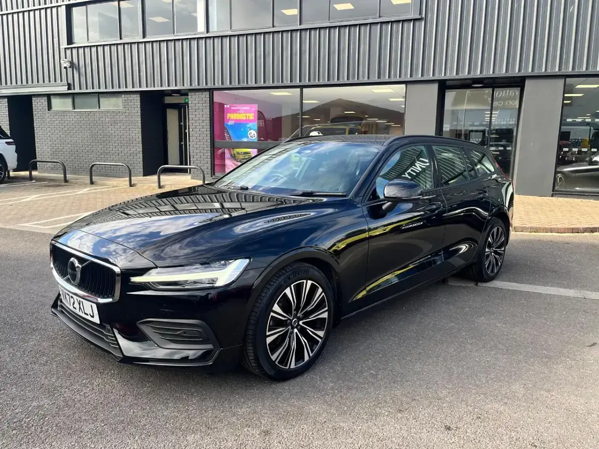 Used Volvo V60 Core 161 HP (118 kW) 2022 Black Estate