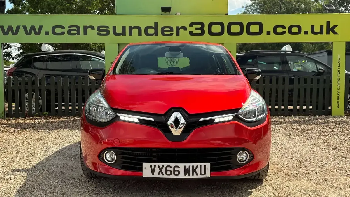 Used Renault Clio Dynamique 90 HP (66 kW) 2016 Red Hatchback