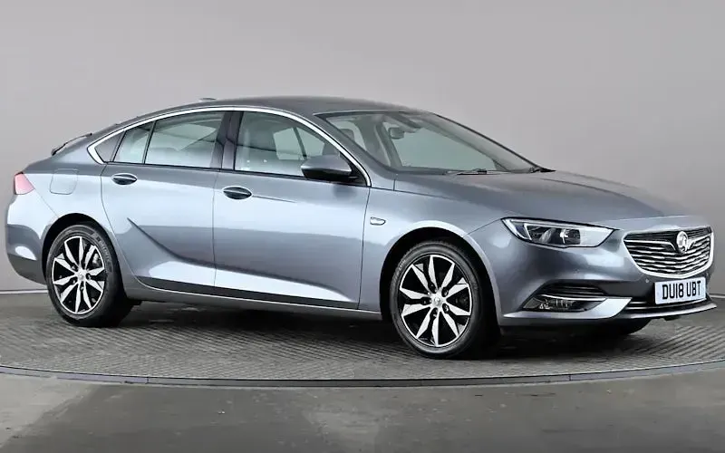 Begagnad Vauxhall Insignia Sport 165 HK (121 kW) 2020 Halvkombi