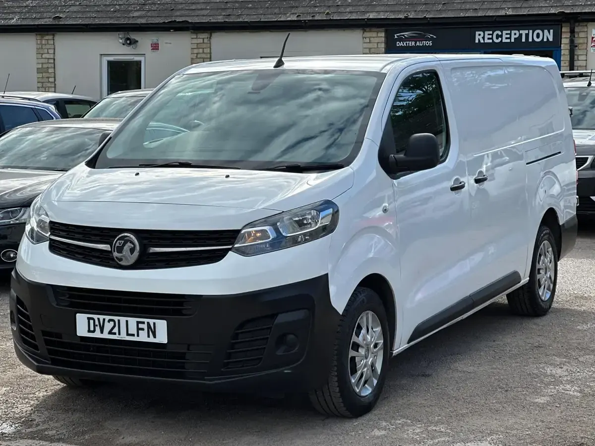 Second-hand Vauxhall Vivaro S 100 CP (73 kW) 2021 Alb Monovolum