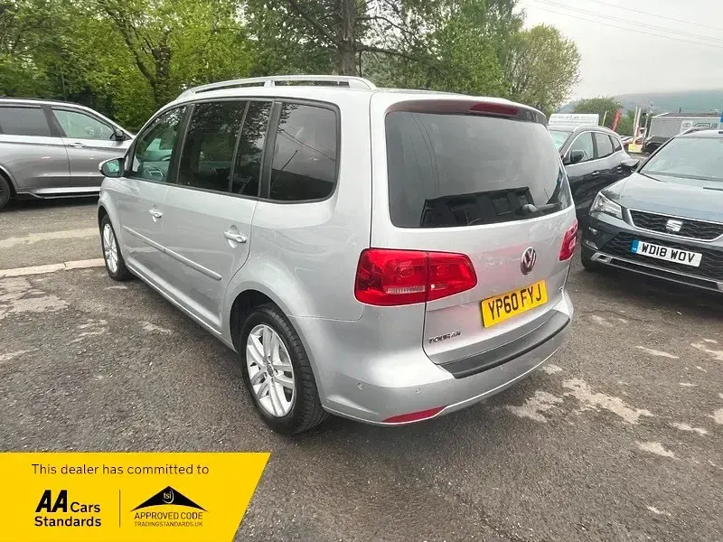 Begagnad VW Touran SE 2010 Silver Minibuss