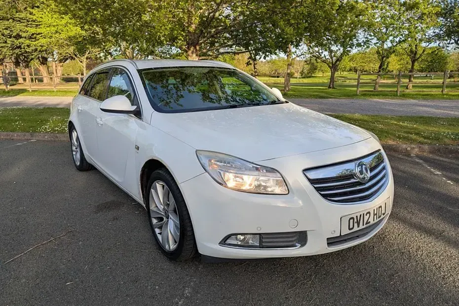 Second-hand Vauxhall Insignia SRi 160 CP (117 kW) 2012 Alb Break