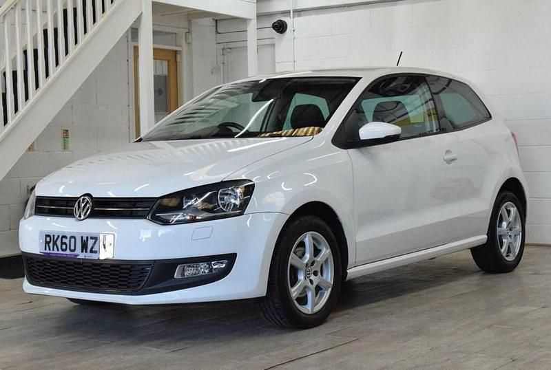 Used VW Polo 70 HP (51 kW) 2010 White Hatchback