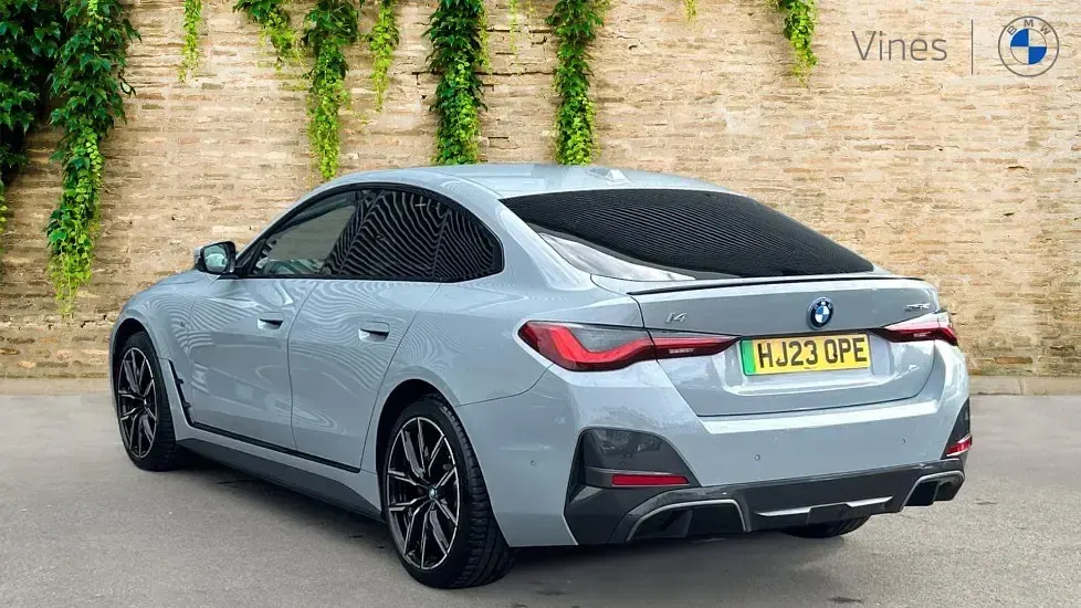 Usado BMW i4 M Sport 246 kW (335 CV) 2023 Gris Berlina