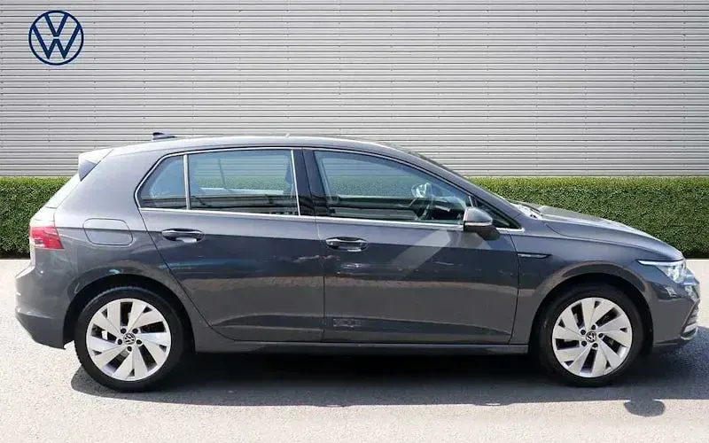 Usado VW Golf VIII Style 150 CV (110 kW) 2023 Gris Utilitario