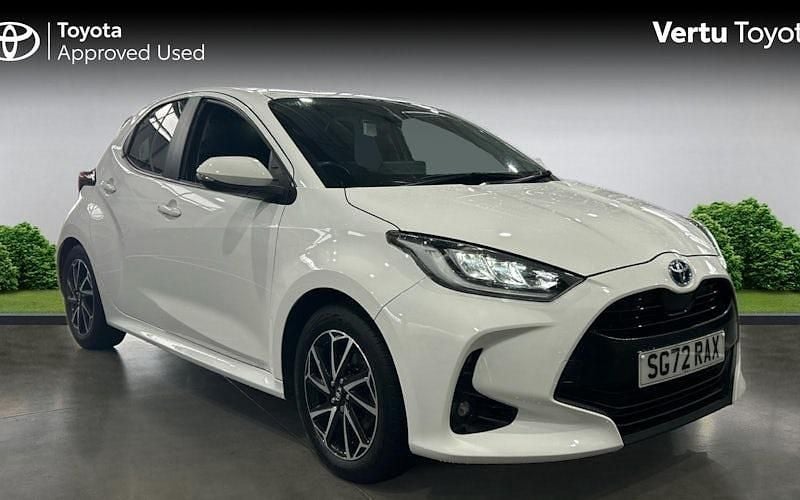 Used 2025 Toyota Yaris Hybrid Design Hatchback | £15,315 (Super price) - Image 1/4