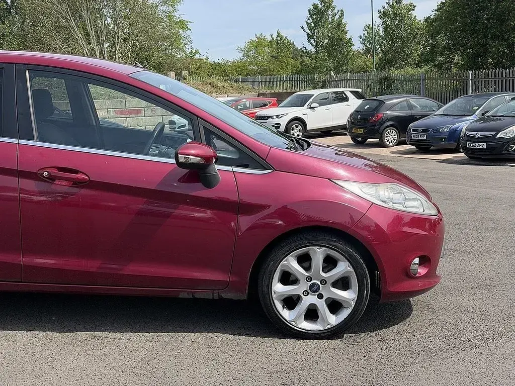 Used Ford Fiesta Titanium 94 HP (69 kW) 2008 Red Hatchback