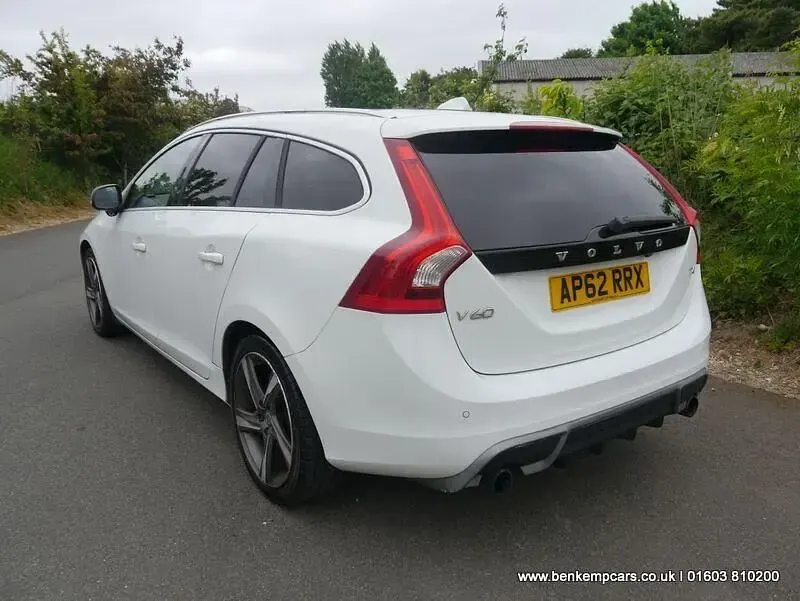Used Volvo V60 R-Design 180 HP (132 kW) 2013 White Estate