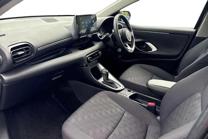 Used Toyota Yaris Hybrid 116 HP (85 kW) 2024 Eclipse black Hatchback