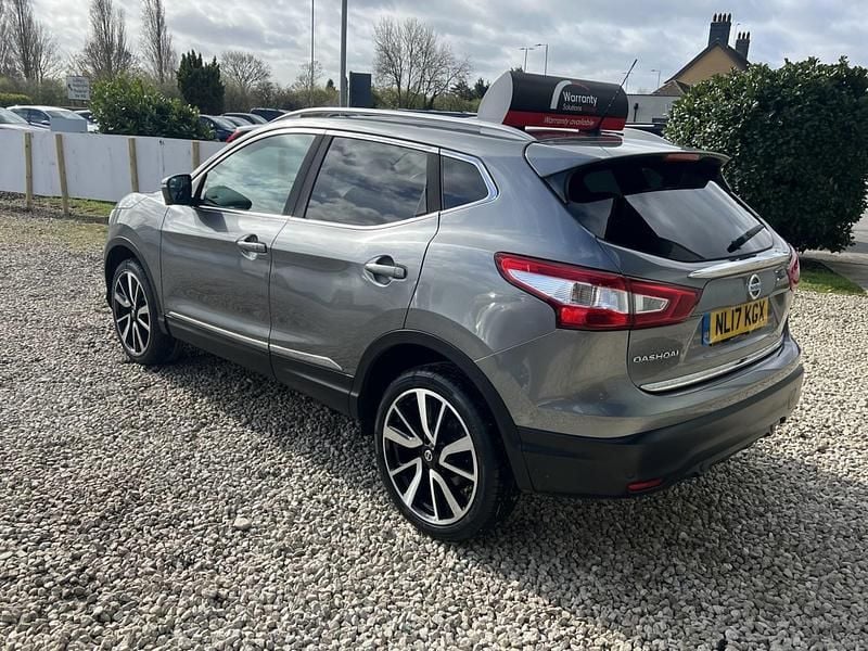 Used Nissan Qashqai Tekna 130 HP (95 kW) 2017 Grey SUV