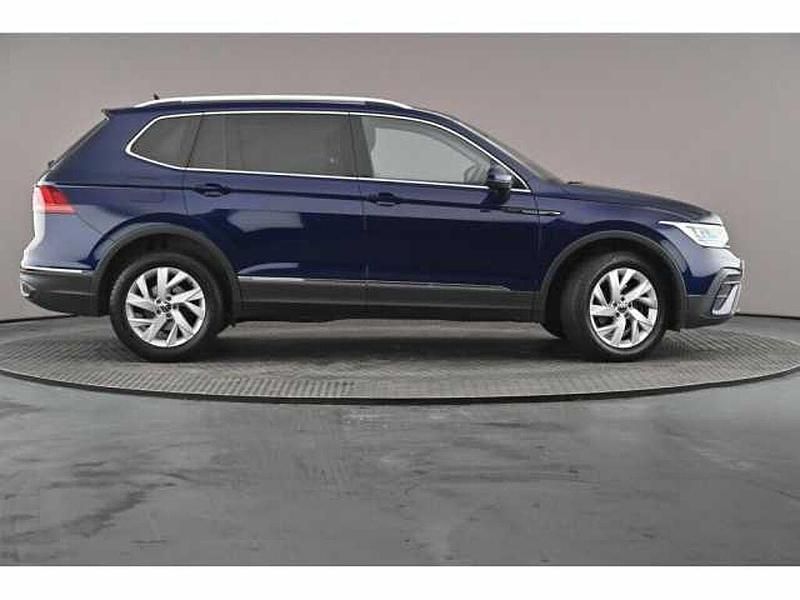 Used VW Tiguan Allspace Life 150 HP (110 kW) 2023 Blue SUV