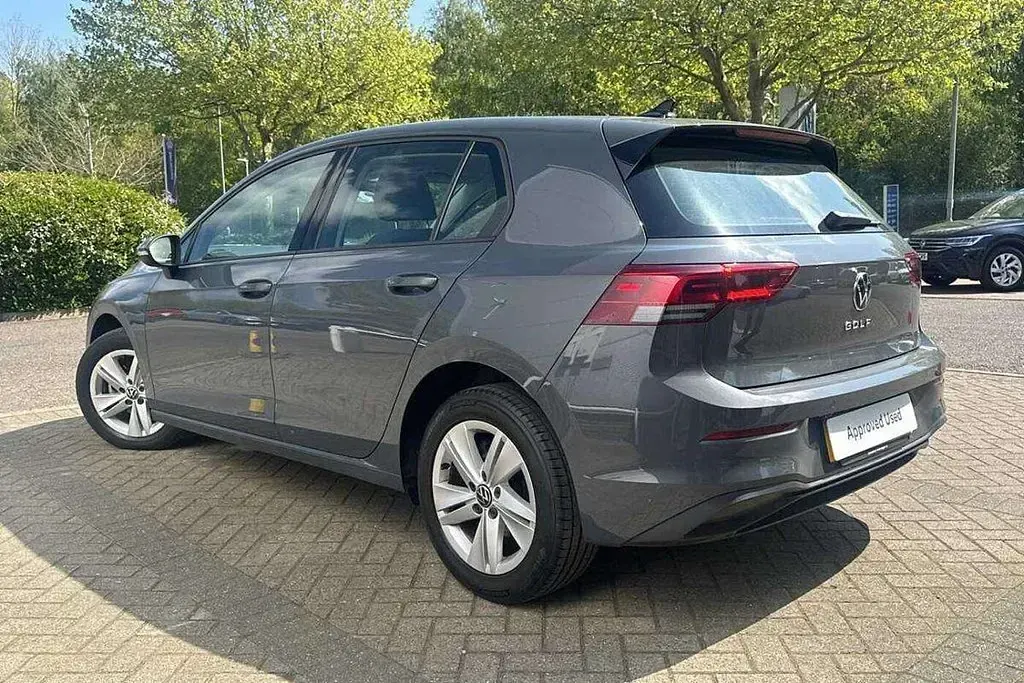 Used VW Golf VIII Life 130 HP (95 kW) 2023 Grey Hatchback