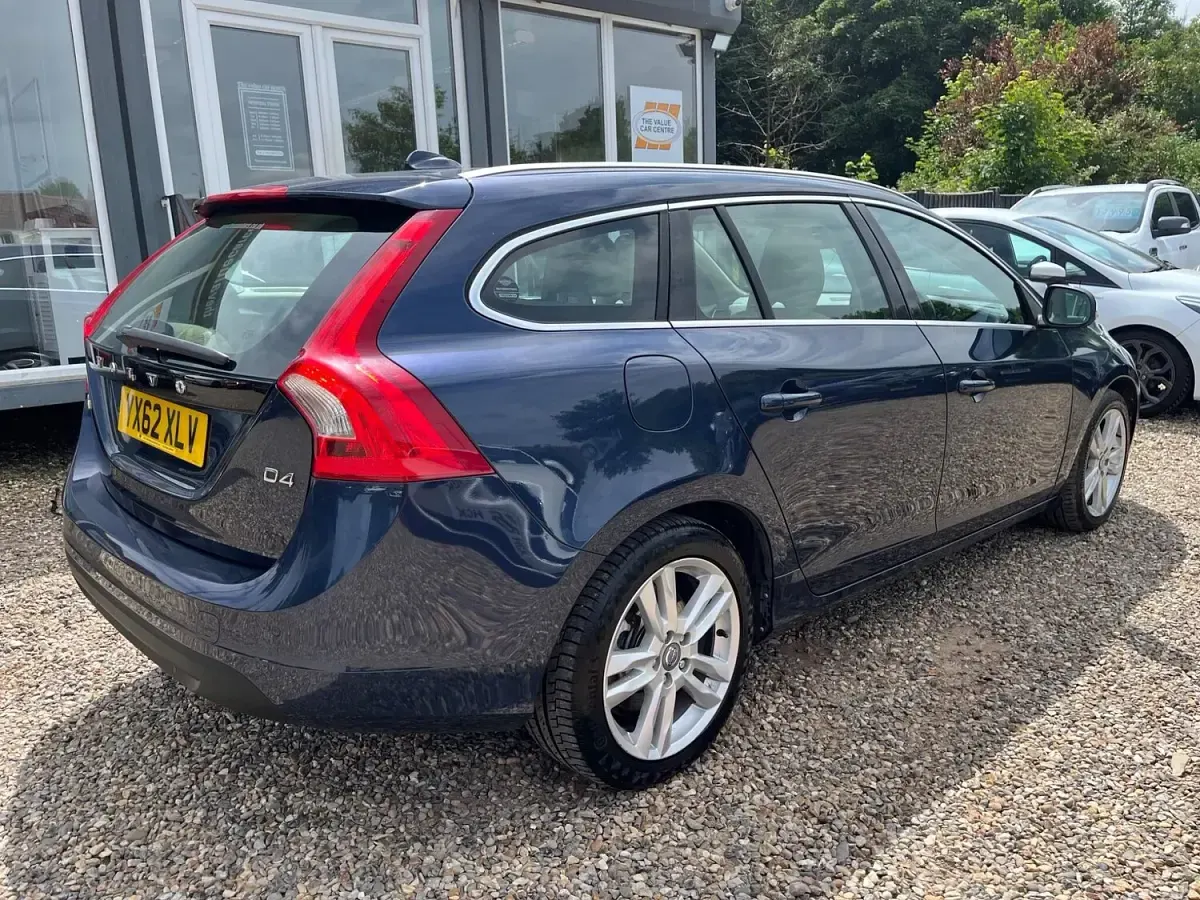 Used Volvo V60 SE Lux 163 HP (119 kW) 2012 Blue Estate