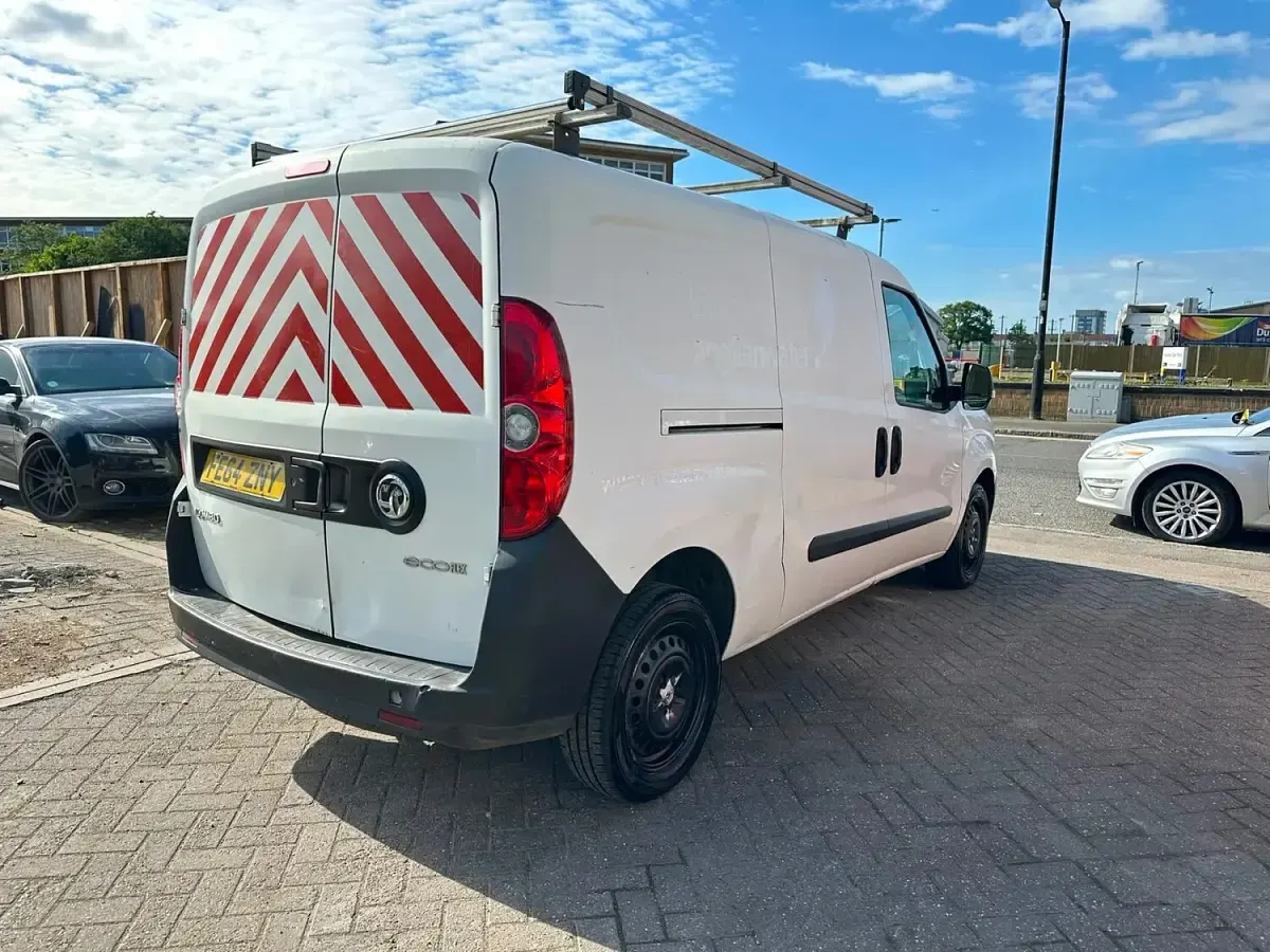 Used Vauxhall Combo 2014 White MPV