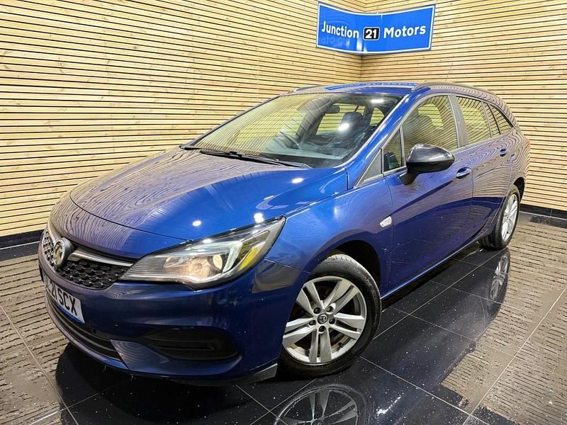 Used Vauxhall Astra Business Edition 122 HP (89 kW) 2021 Blue Estate