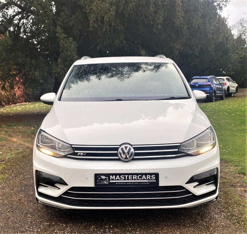 Used VW Touran R-line 148 HP (108 kW) 2018 Candy white MPV