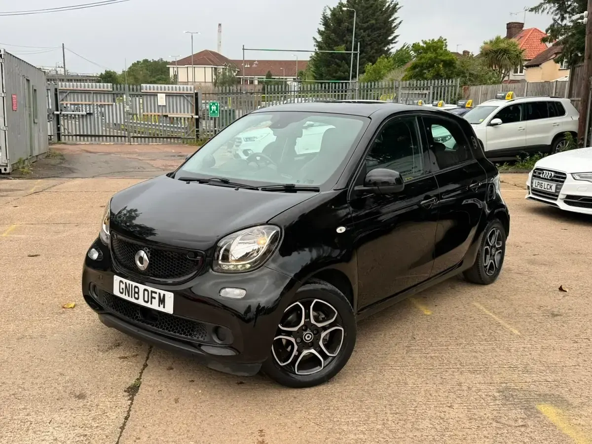 Used Smart ForFour Electric Drive Premium 60 kW (82 HP) 2018 Black Hatchback