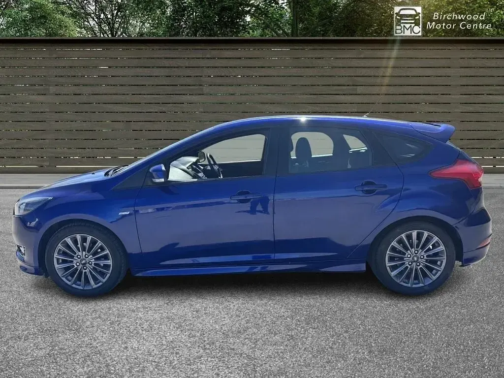 Used Ford Focus ST-Line 125 HP (91 kW) 2017 Blue Hatchback