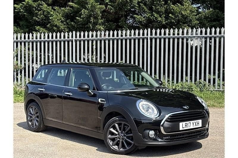Midnight black Used 2017 Mini One D Clubman Estate | £9,665 - Image 1/4