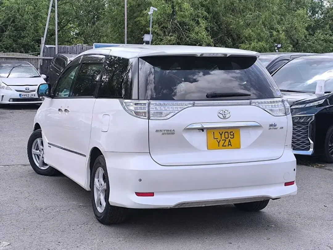 Used Toyota Estima Hybrid 2009 White MPV