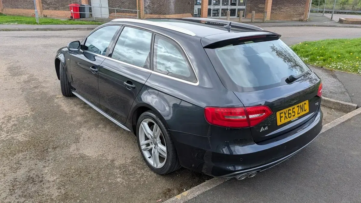 Used Audi A4 S-Line 150 HP (110 kW) 2015 Blue Estate