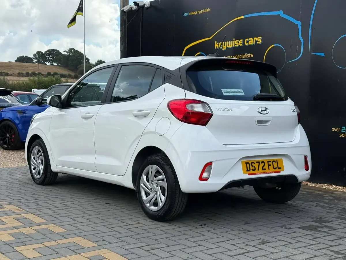 Used Hyundai i10 SE 2023 White Hatchback