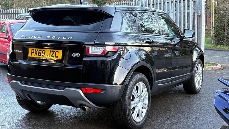 Used Land Rover Range Rover evoque SE 2018 Black Estate
