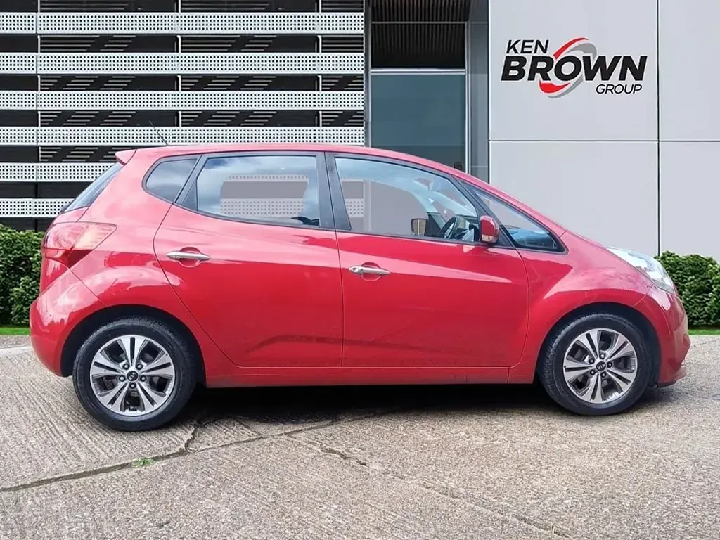 Used Kia Venga 125 HP (91 kW) 2019 Red Hatchback
