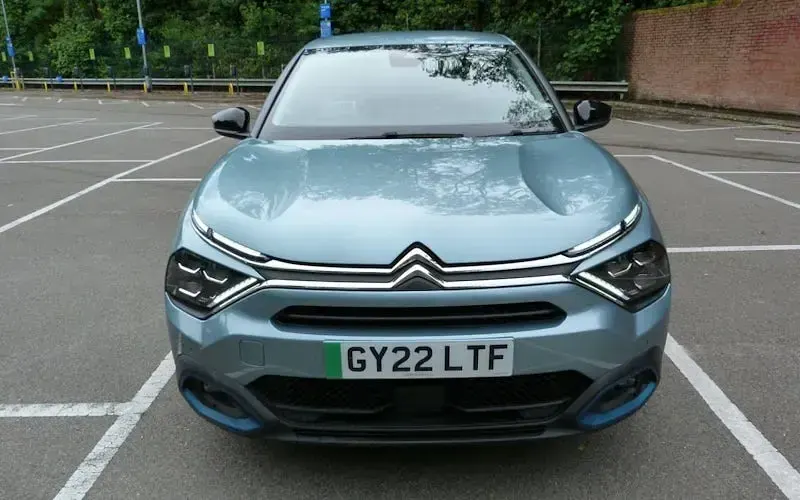 Used Citroën e-C4 Shine 100 kW (136 HP) 2022 Blue Hatchback