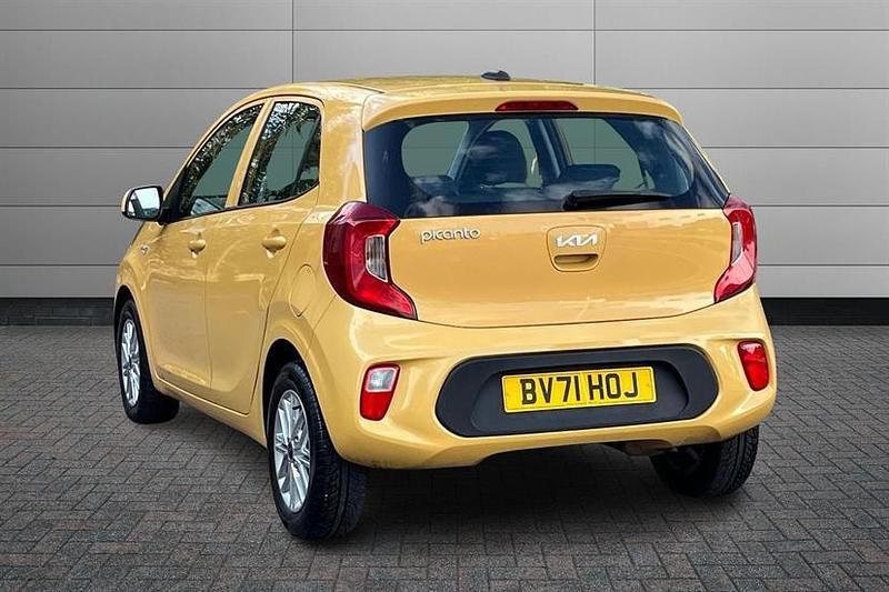 Used Kia Picanto 67 HP (49 kW) 2021 Yellow Hatchback
