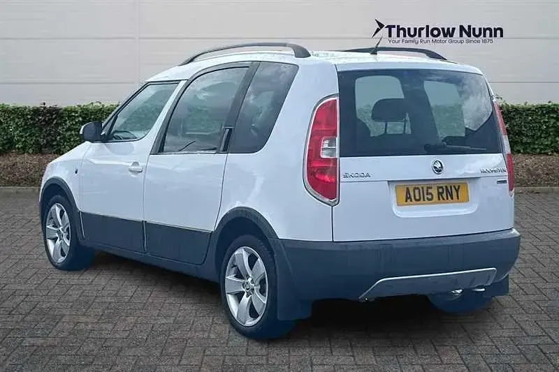 Usado Skoda Roomster Scout 90 HP (66 kW) 2015 Branco Monovolume