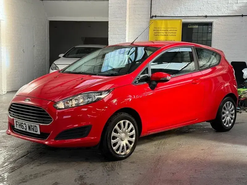 Used Ford Fiesta Style 82 HP (60 kW) 2014 Red Hatchback