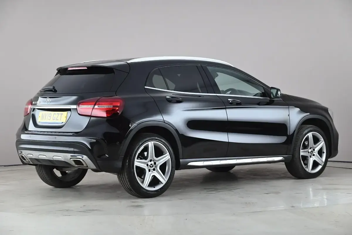Usado Mercedes GLA200 AMG Line Premium 156 HP (114 kW) 2019 Preto SUV