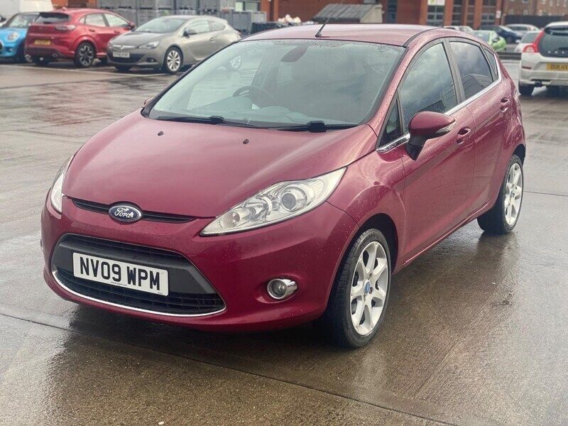Red Used 2009 Ford Fiesta Titanium Hatchback | £2,000 (Good price) - Image 1/2
