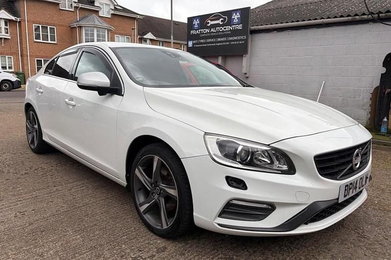 Usado Volvo S60 R-Design 115 HP (84 kW) 2014 Branco Sedan