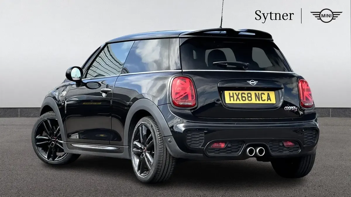 Begagnad Mini Cooper S Hatch 189 HK (139 kW) 2019 Svart Halvkombi