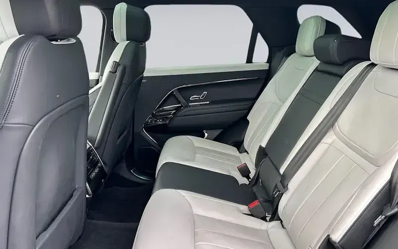 Used Land Rover Range Rover Sport SE Dynamic 300 HP (220 kW) 2026 SUV